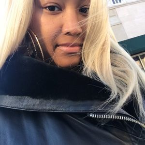 Meet your Posher, Larissa